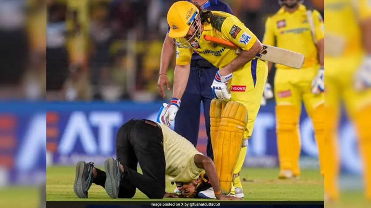 Fresh Video Shows MS Dhoni’s Hilarious Act Right Before Fan Breached Security To Touch His Feet