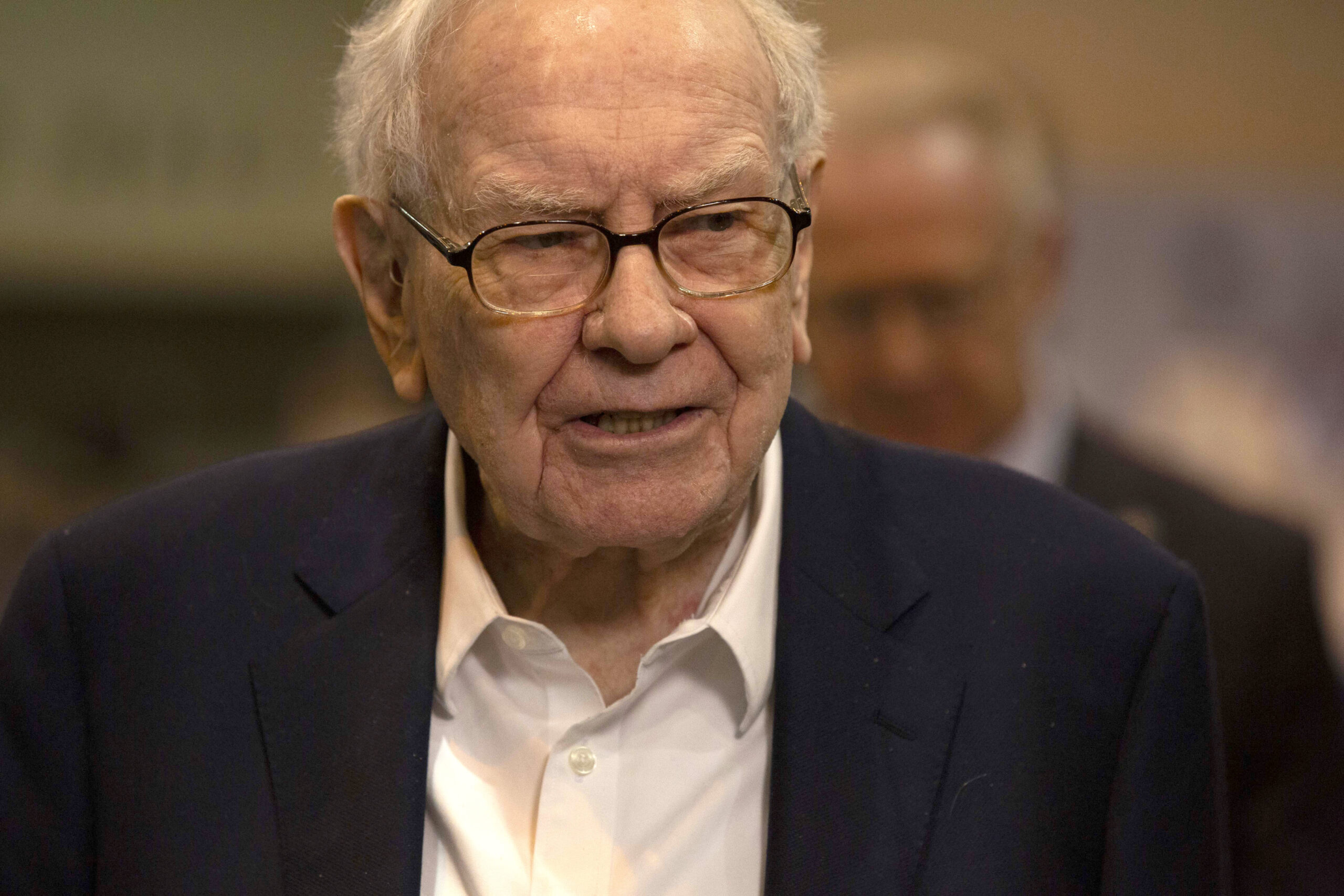 Warren Buffett’s Berkshire Hathaway cut Apple investment by about 13% in the first quarter