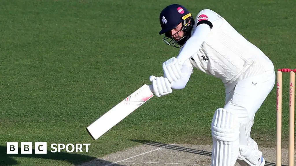 Kent v Worcestershire: Jack Leaning bats all day to defy Pears