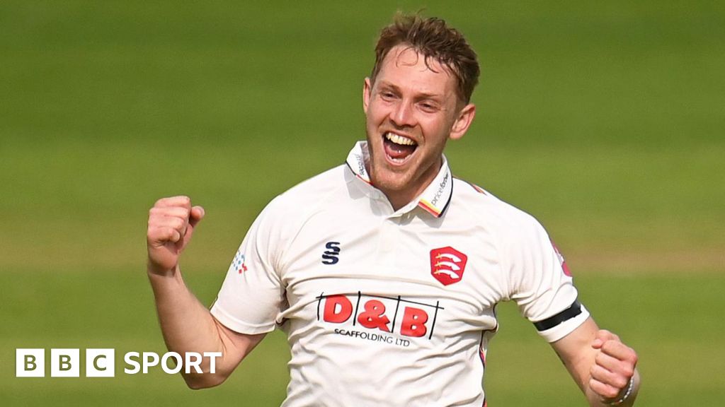 Bowlers shine in Somerset’s County Championship game with Essex