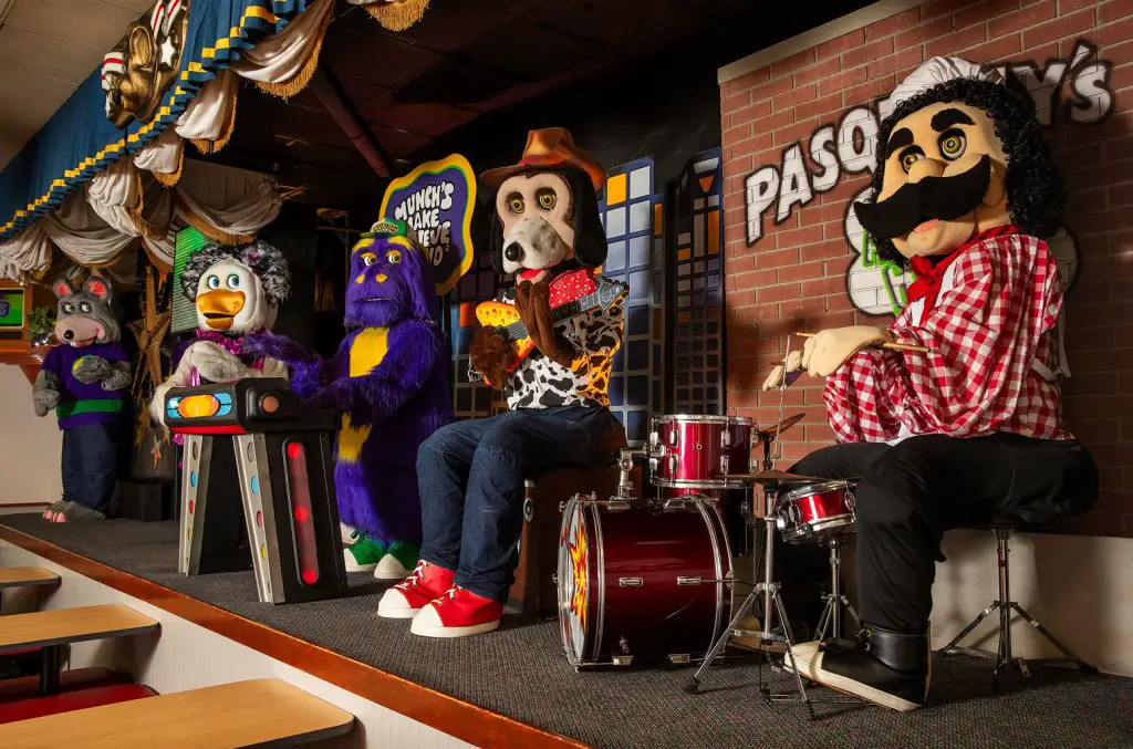 Chuck E. Cheese Pulling Plug on Robot Band For Good