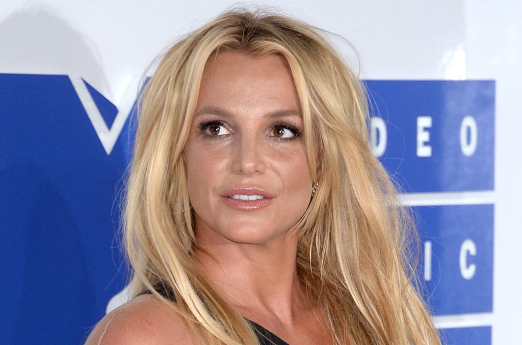 Britney Spears Explains How She Twisted Her Ankle & Shows Swollen Foot