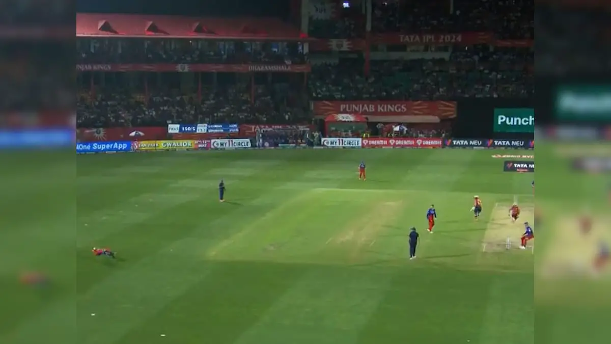 Virat Kohli “Is Not Human”: Internet Goes Berserk As RCB Star Affects ‘Magic’ Run Out. Watch