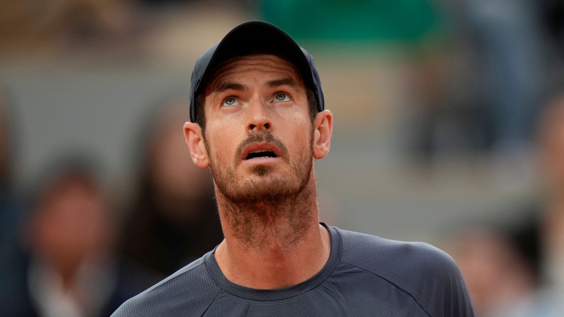 Murray knocked out of French Open after defeat to Wawrinka