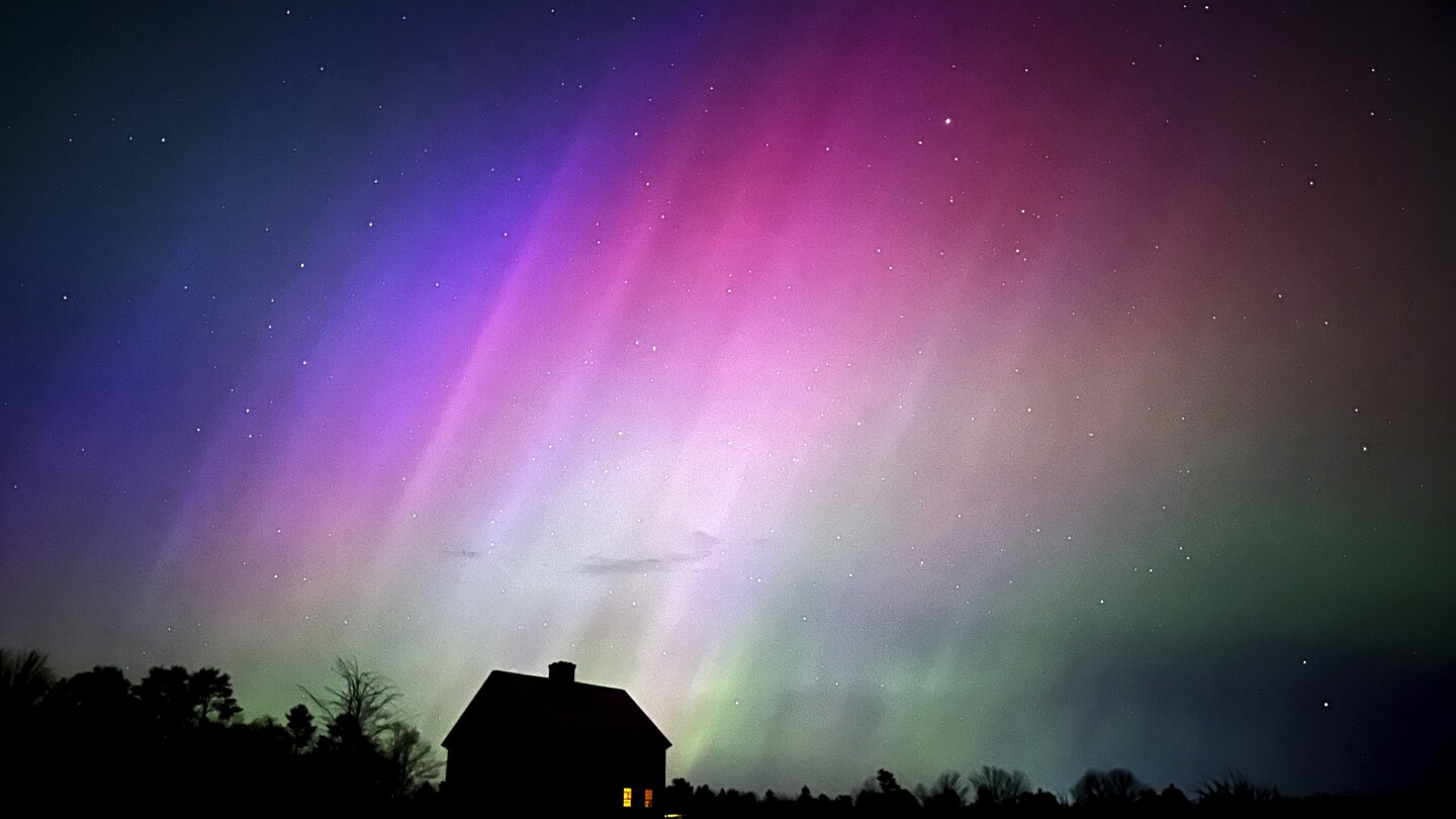 Solar storm hits Earth, could produce northern lights in US