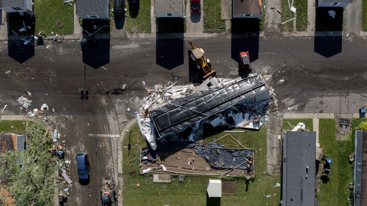 Severe storms battering the Midwest bring tornadoes