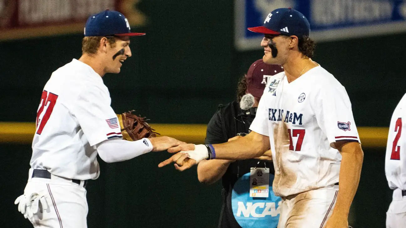 Texas A&M robs homer in ninth, tops Florida in MCWS thriller