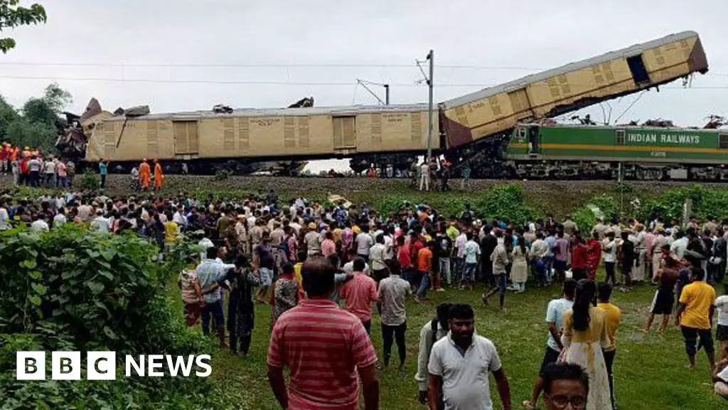 Fifteen killed in India train collision