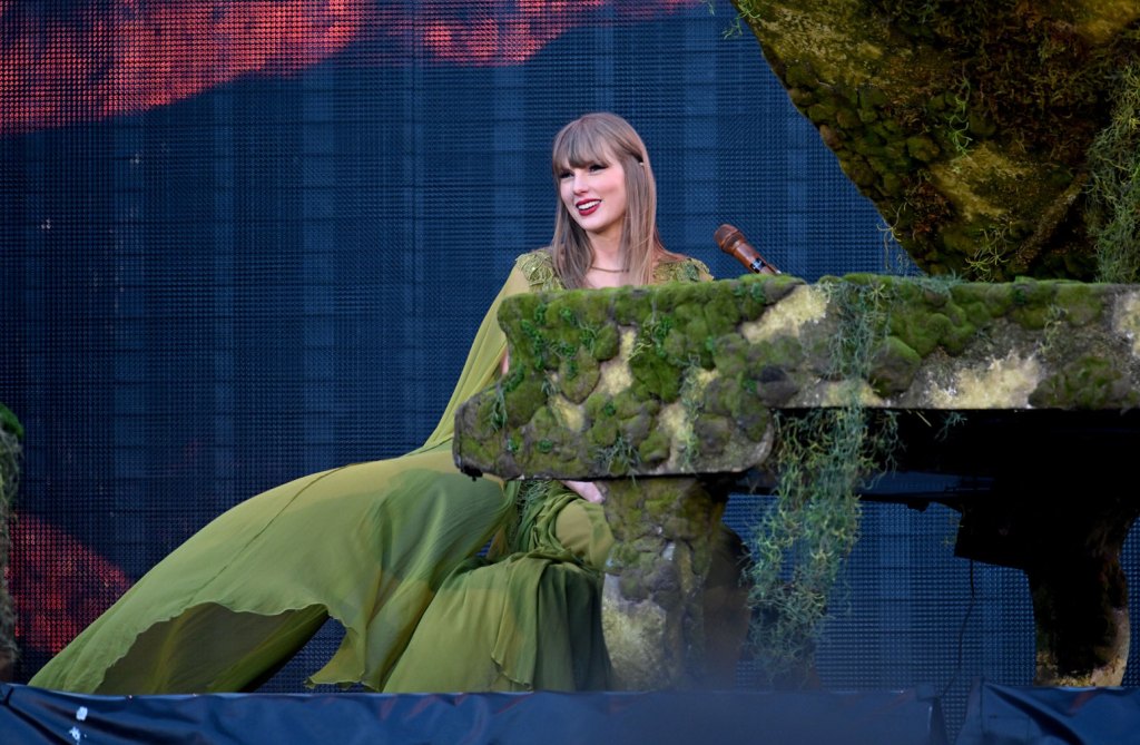 Taylor Swift Thanks Edinburgh Eras Tour Fans for Breaking Crowd Record
