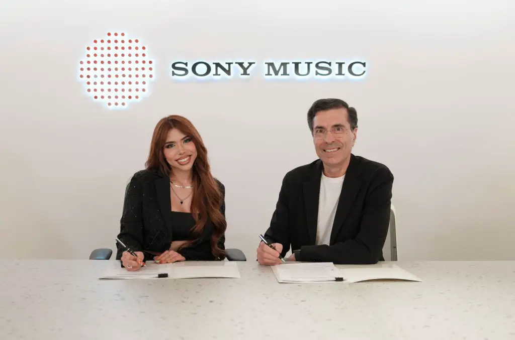 Yeri Mua Signs With Sony Music Mexico for First Album