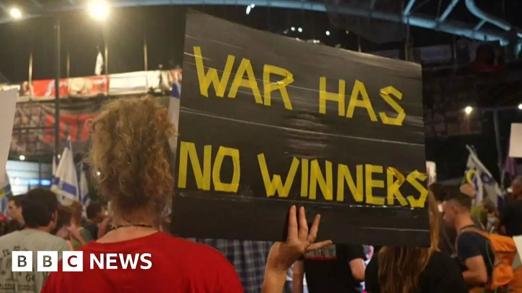 Giant anti-government protest rally grips Tel Aviv