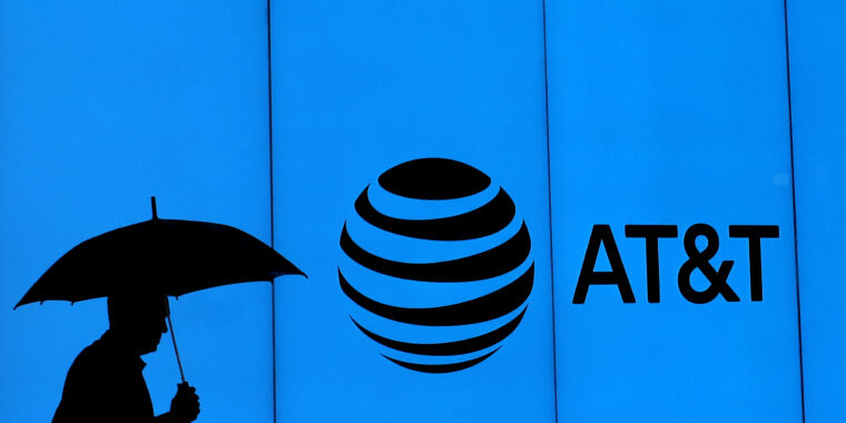 After breach, senators ask why AT&T stores call records on “AI Data Cloud”