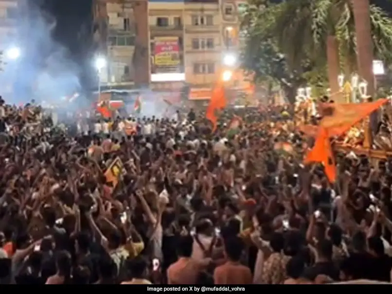 Fans Take To Streets In Indore, Dance At 2 AM To Celebrate India’s Win Over Pakistan. Watch