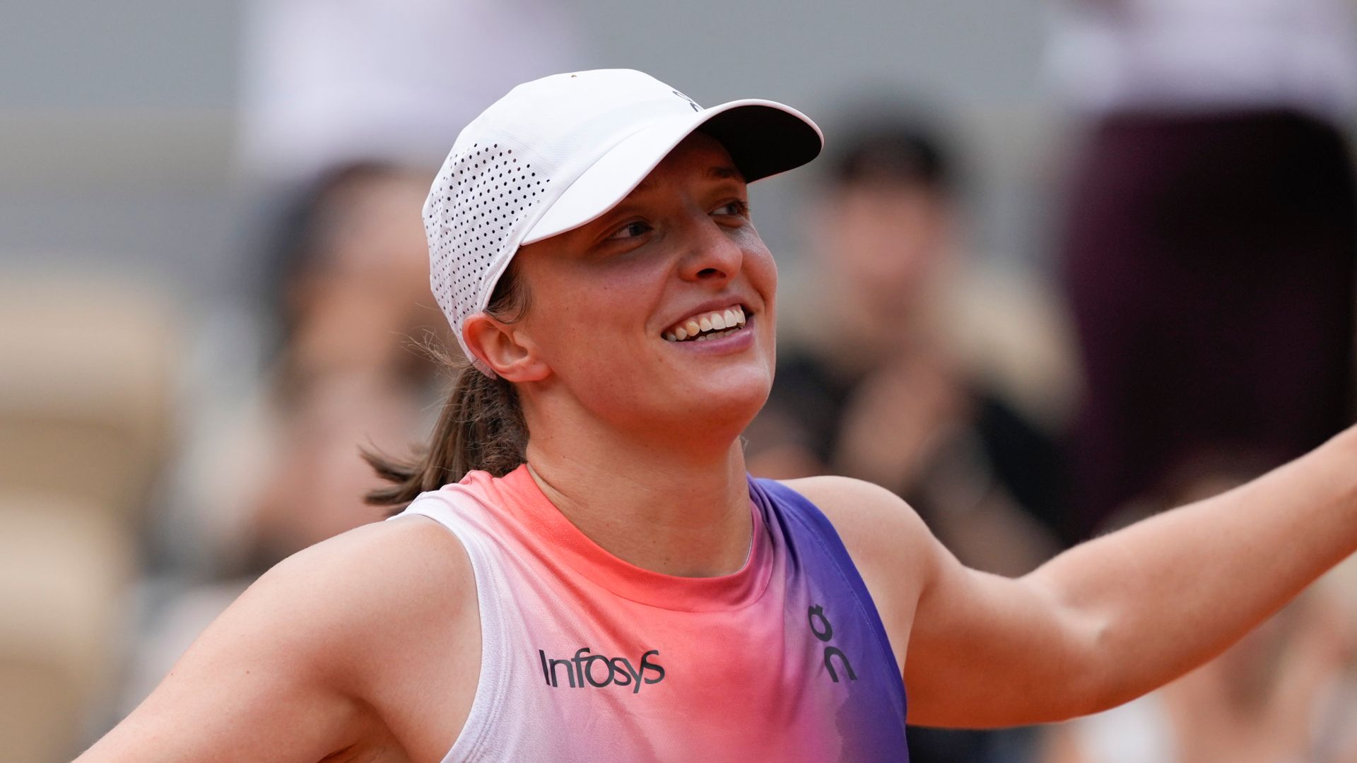 Swiatek sees off Gauff in straight sets to reach French Open final