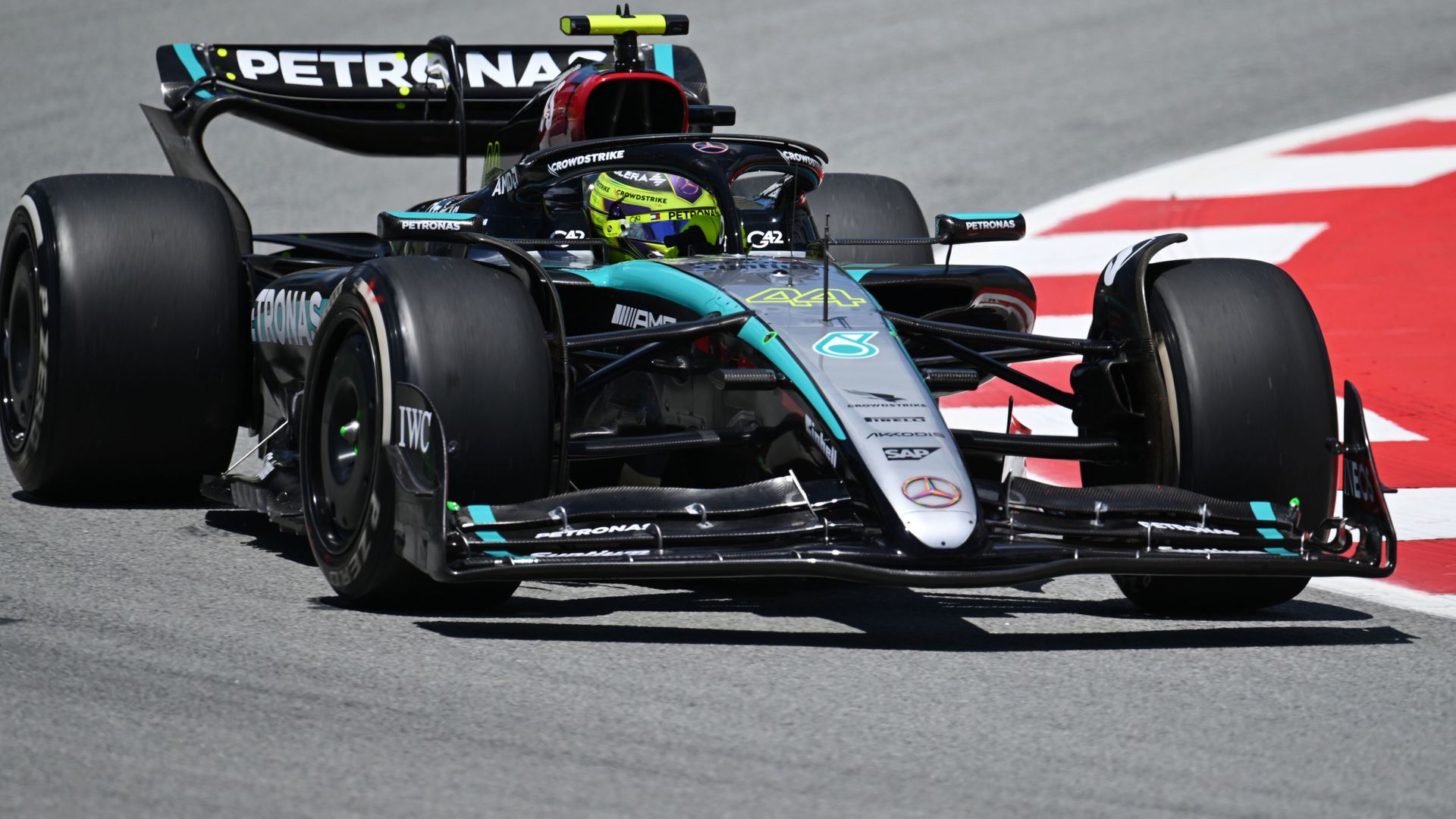 Hamilton fastest as closely-matched rivals leave Verstappen trailing