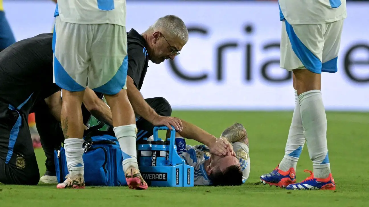 Lionel Messi forced off with injury in Copa América final