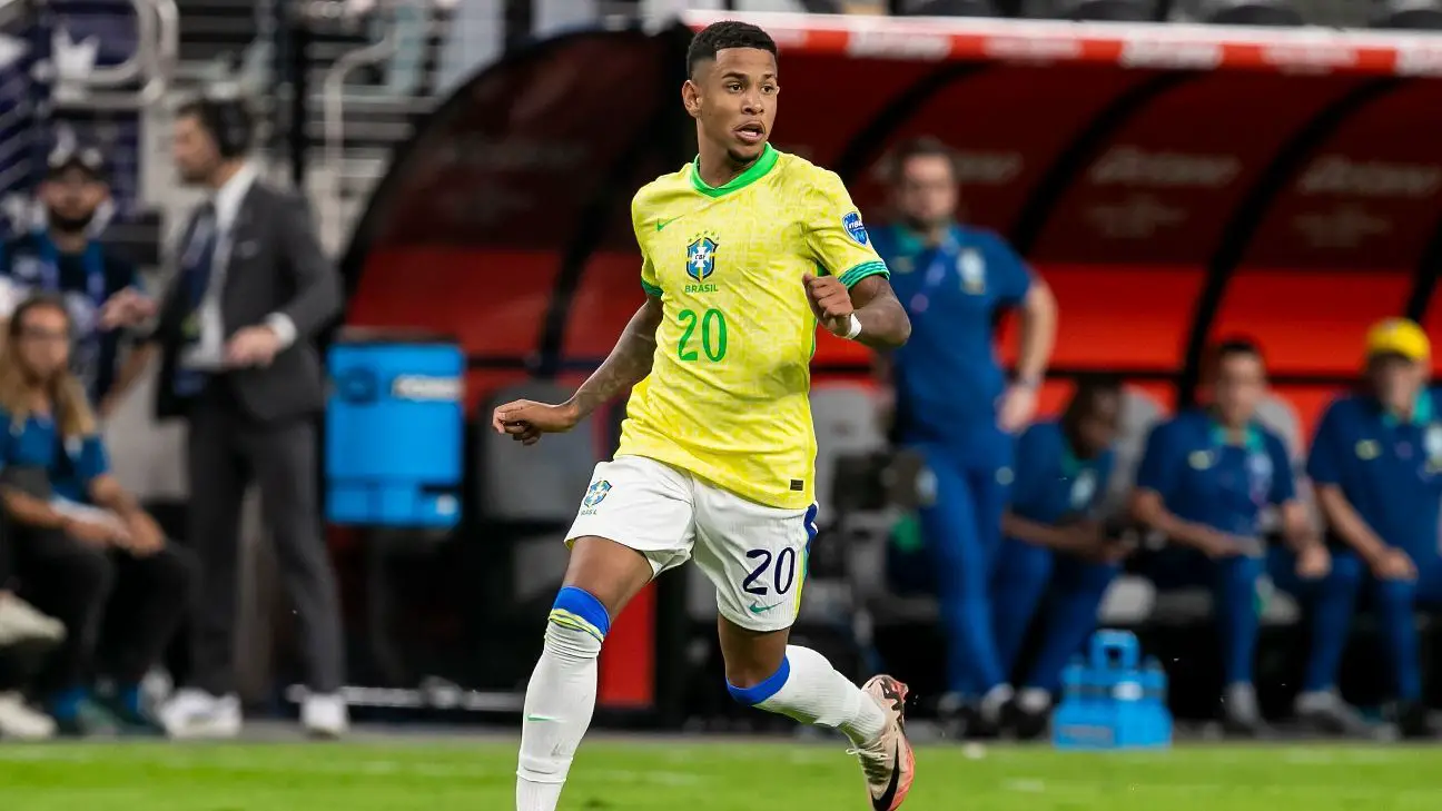 Manchester City complete transfer for Brazil winger Sávio