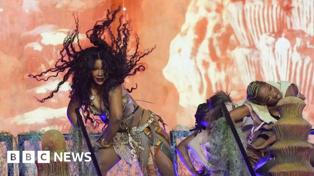 SZA’s striking set failed to set Glastonbury alight