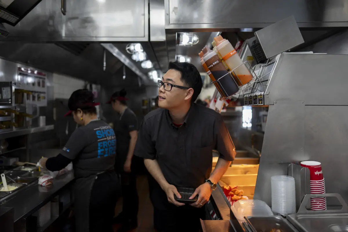 California fast food workers now earn $20 per hour. Franchisees are responding by cutting hours.