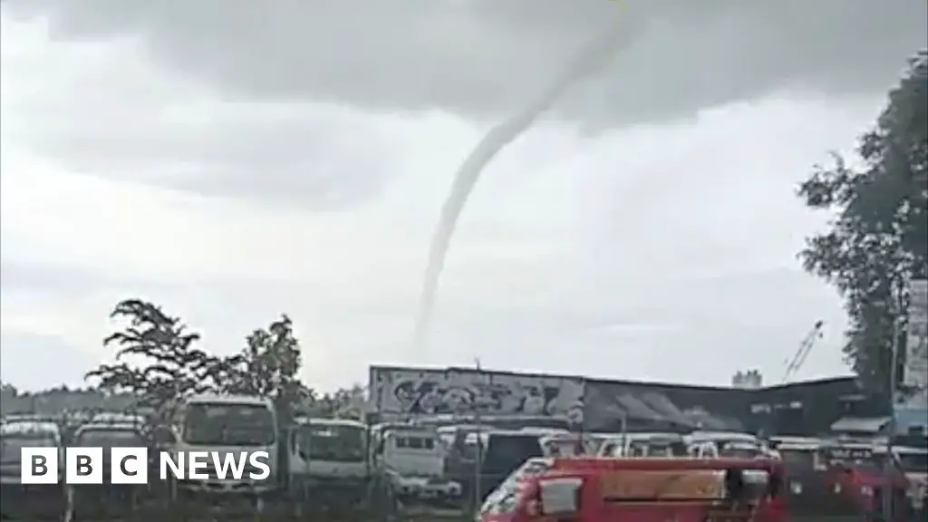 Waterspout spotted off Philippines coast