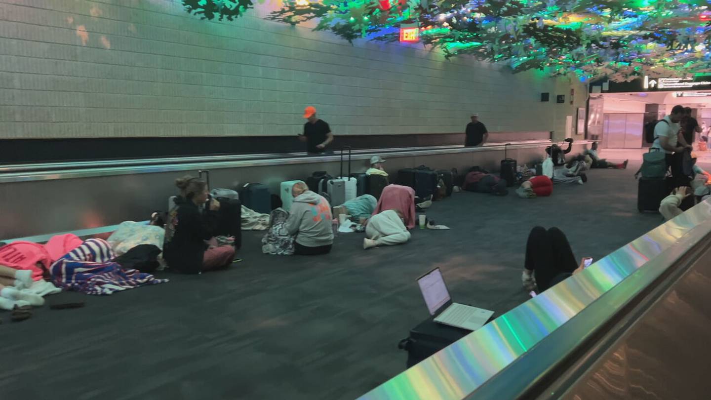 Atlanta airport extremely crowded as delays and cancellations continue into the week – WSB-TV Channel 2