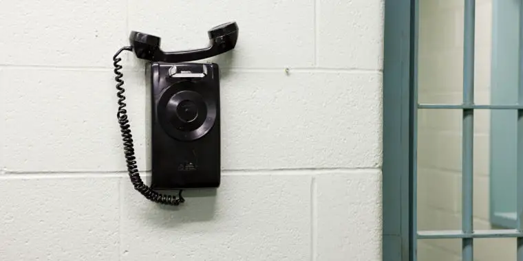 FCC closes “final loopholes” that keep prison phone prices exorbitantly high