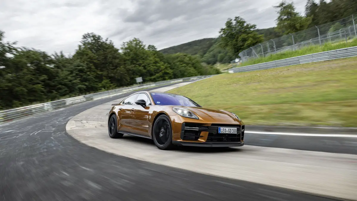 2025 Porsche Panamera sets a new lap record on the Nurburgring