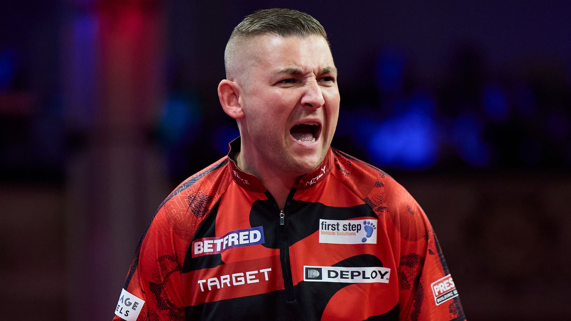 Aspinall survives big scare as Humphries wins at World Matchplay