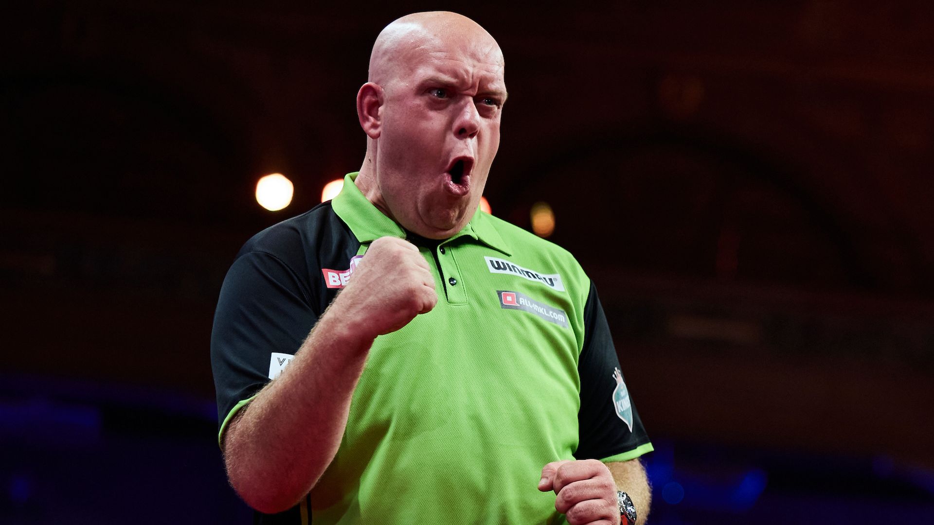 Van Gerwen sets up Gilding showdown at World Matchplay