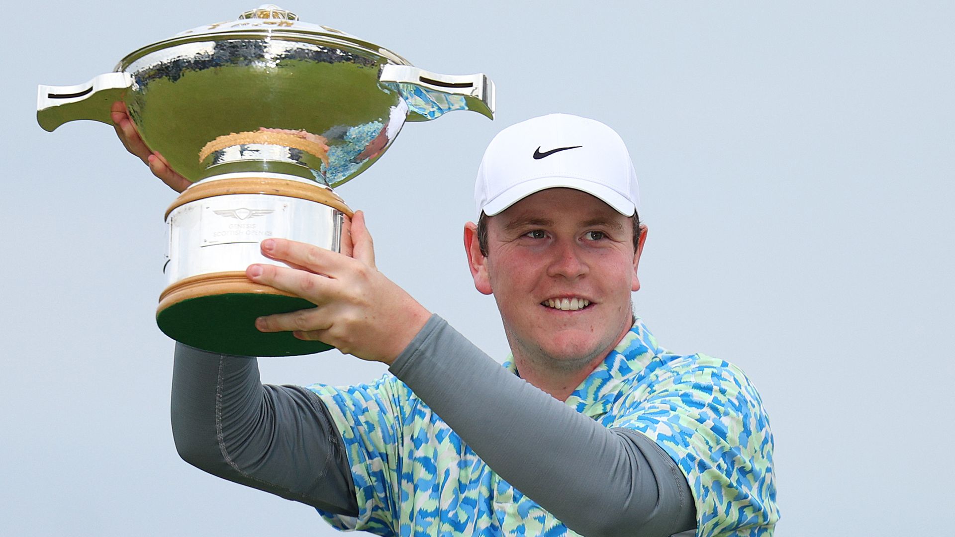 MacIntyre edges Scott to clinch dream Scottish Open title